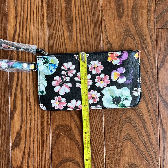 NWOT Nine West Floral Wristlet - Picture 3 of 5